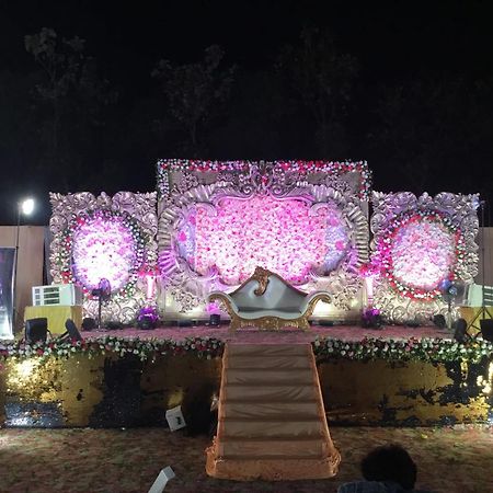 Babian Inn Lucknow Bagian luar foto